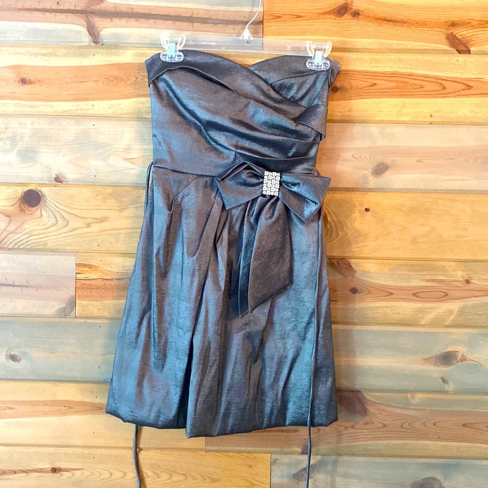 Very fun short strapless formal dress gray